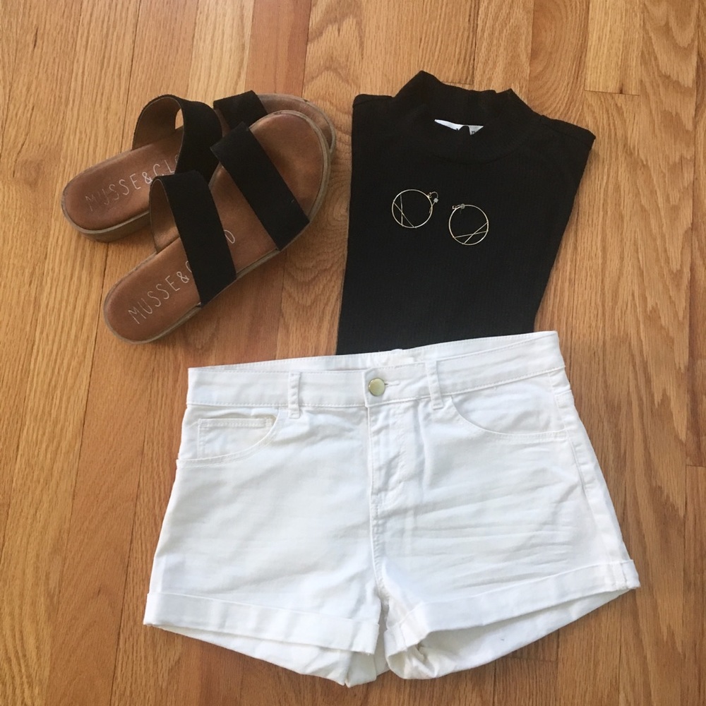 H&M white women’s shorts size 4